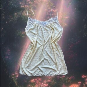 American Vintage Cream Lace Chemise